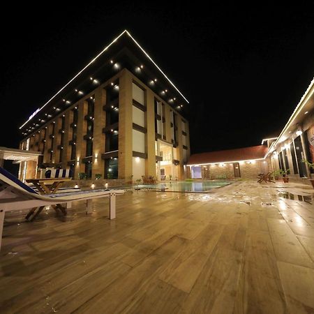 Sarovar Portico, Somnath Exterior photo