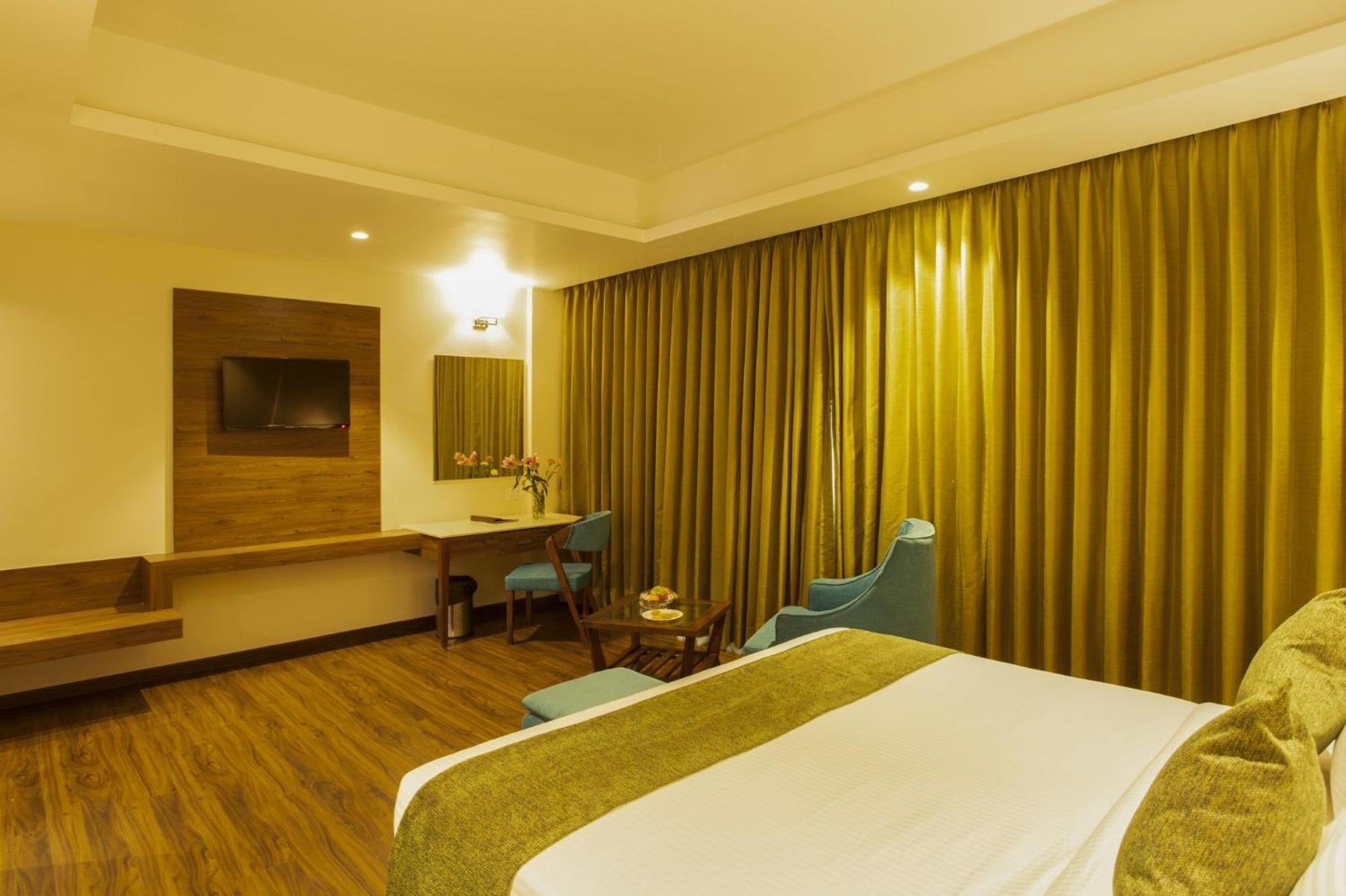Sarovar Portico, Somnath Exterior photo