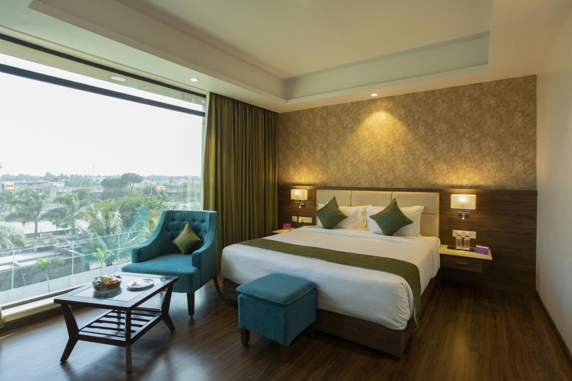 Sarovar Portico, Somnath Exterior photo