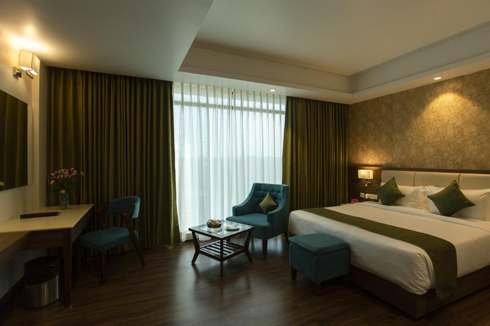 Sarovar Portico, Somnath Exterior photo